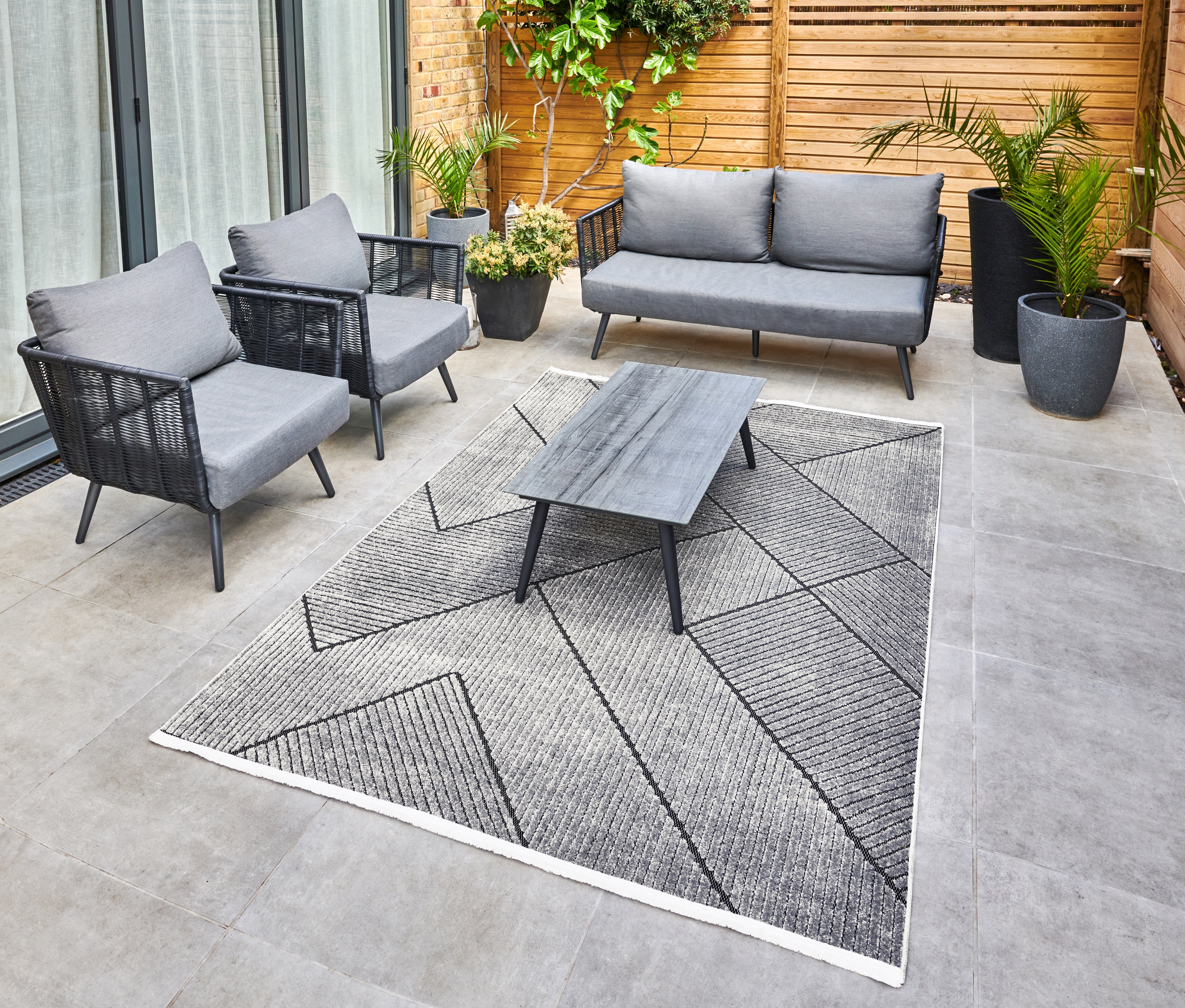 Concept Looms Jazz JAZ16 Grey Black Indoor/Outdoor Rug